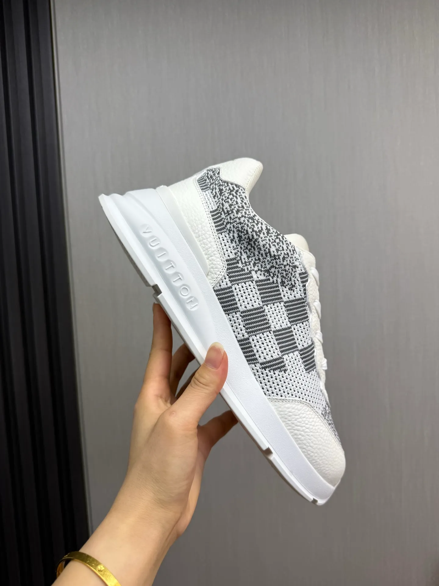 Men's shoes 💰640💰 LOUIS VUITTON [Luden Yiwei] The new trendy Lv is on the market 🎁, casual and fashionable men's shoes 👟 The upper is made of high-count and high-density fly weave + cowhide mesh lining, the original wear-resistant rubber outsole, the version is simple and elegant, exclusive for trendy men. 38-45 (45 is custom-made and cannot be returned or exchanged)